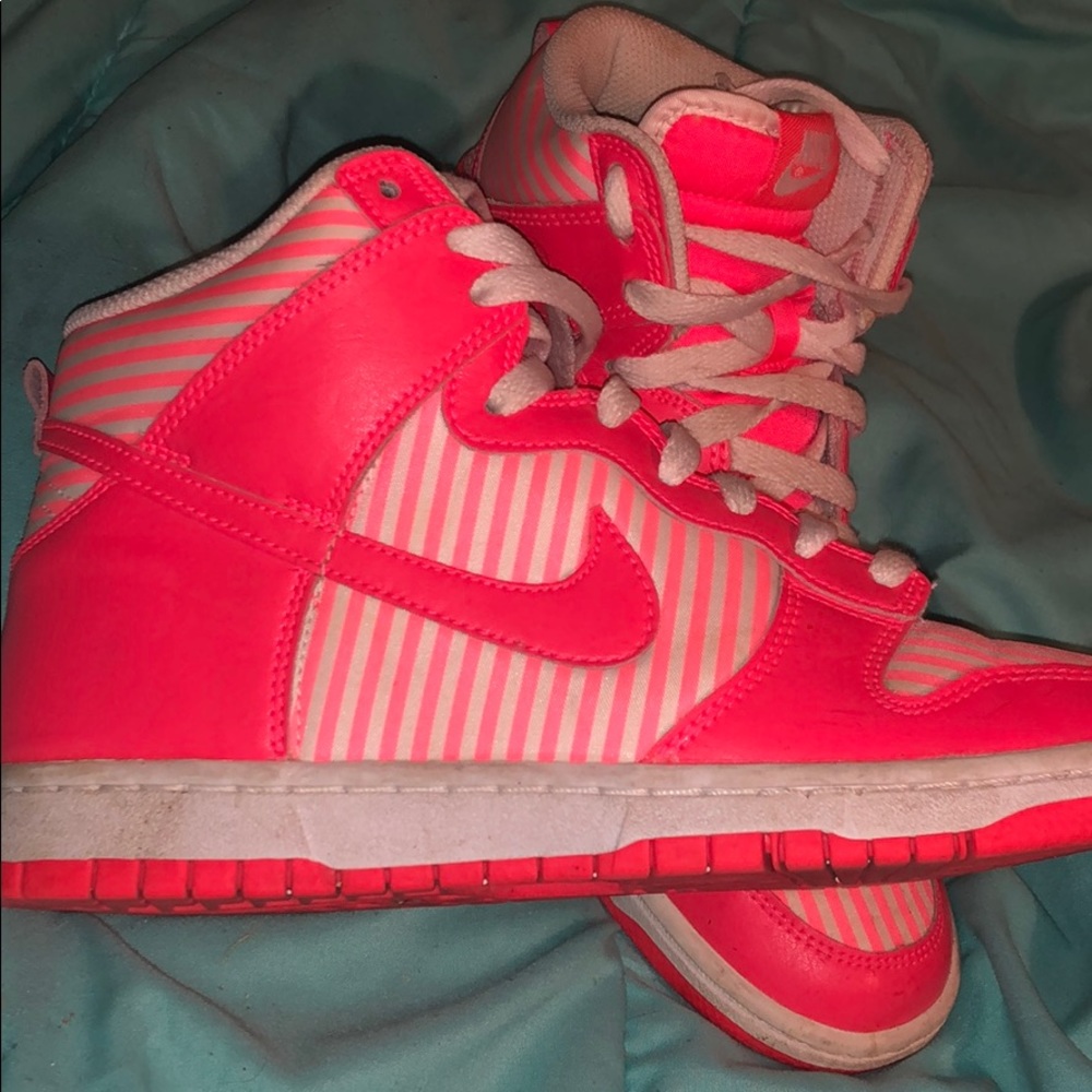 HOT HOT HOT, hot pink Nike high tops!